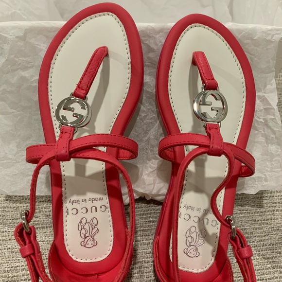 Gucci girls size 28 thong sandals. - Picture 5 of 6